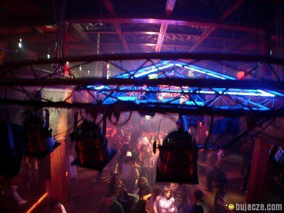 bujacze_com_03_05_07_arkadia_23.jpg