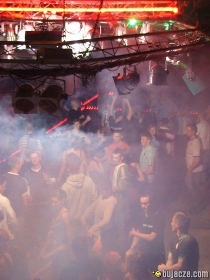 bujacze_com_02_06_07_arkadia_34.jpg